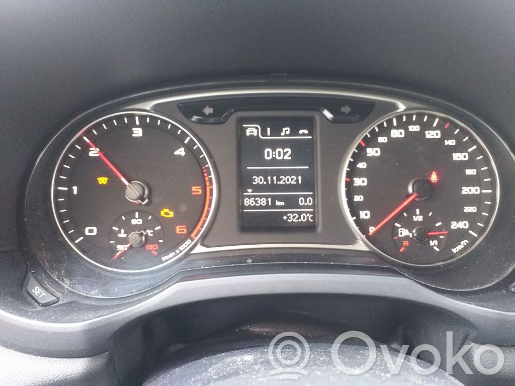 Audi A1 Geschwindigkeitsmesser Cockpit 