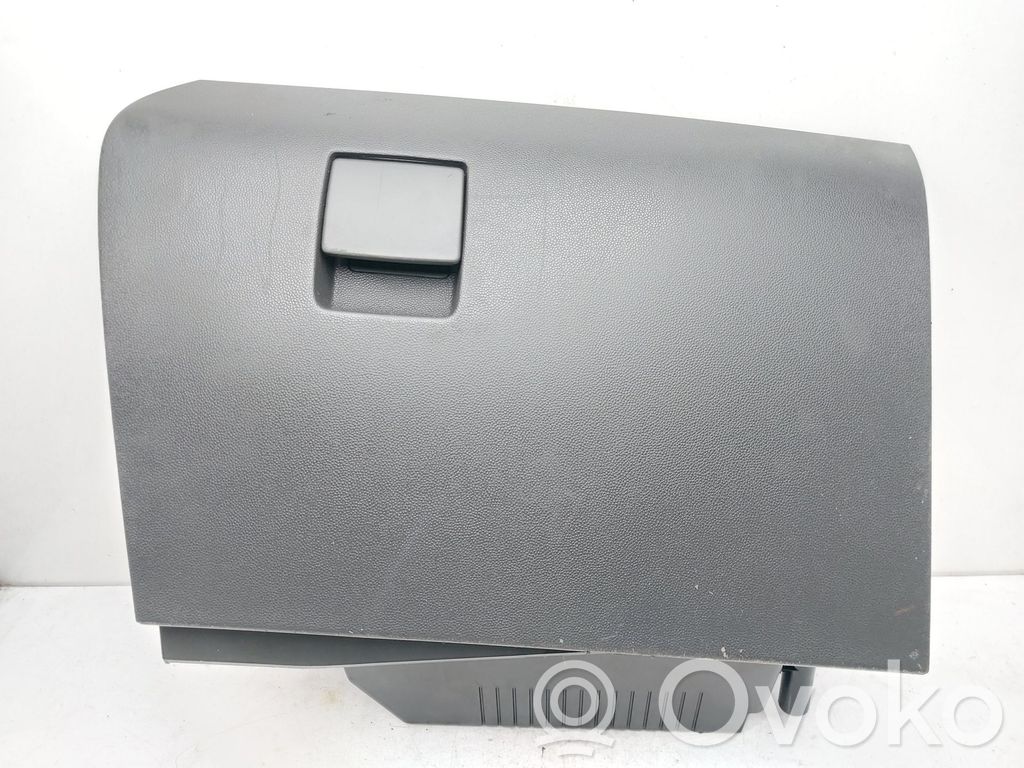 Opel Astra H Mantu nodalījums 