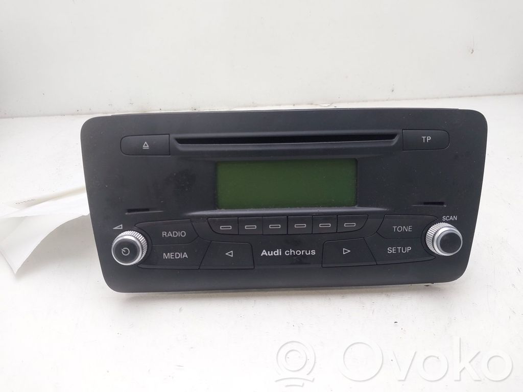 Panel / Radioodtwarzacz CD/DVD/GPS   8X0035160B