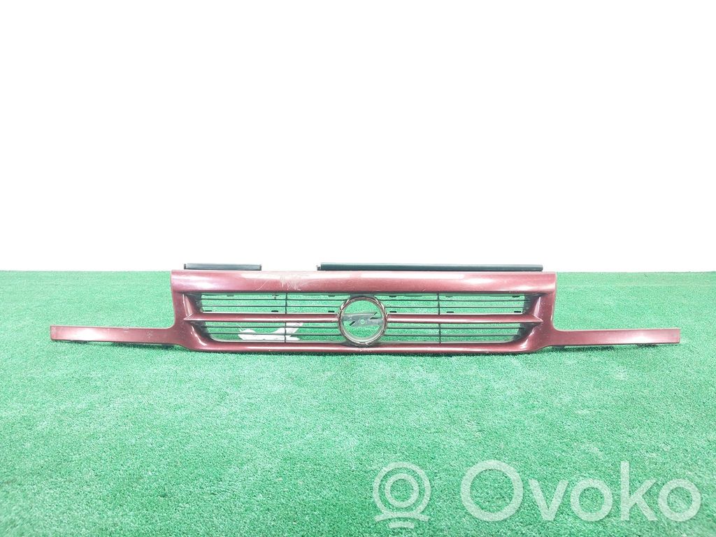 Opel Astra F Etusäleikkö 