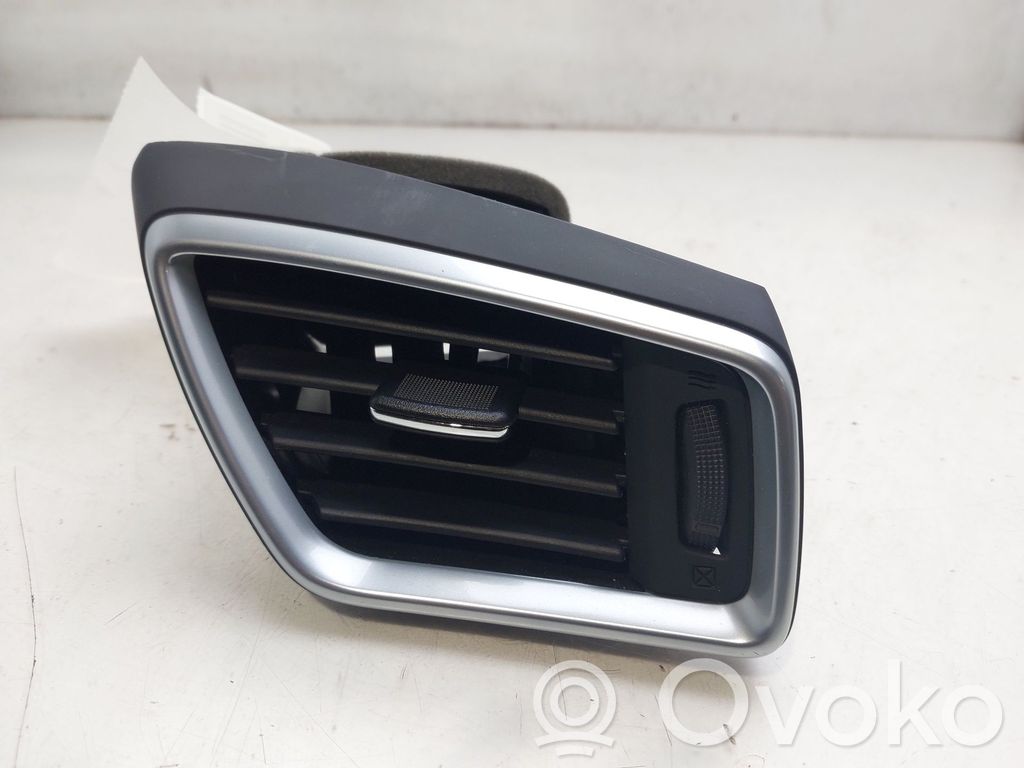 Nissan Qashqai Rejilla de ventilación central del panel