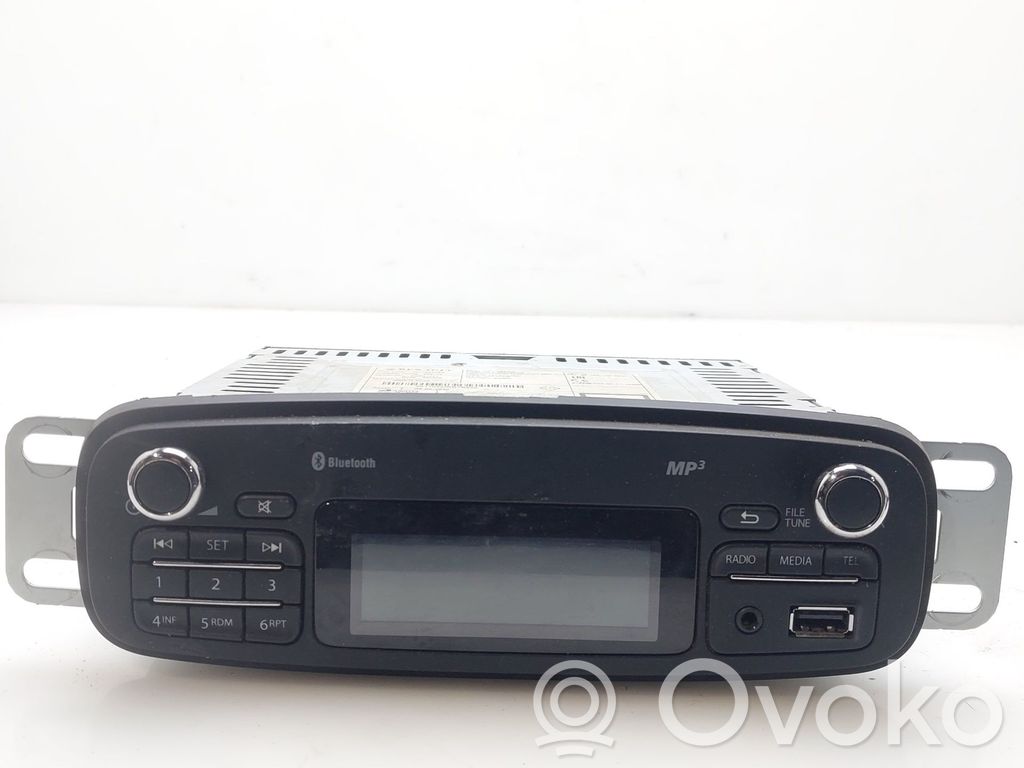 Renault Clio IV Panel / Radioodtwarzacz CD/DVD/GPS 
