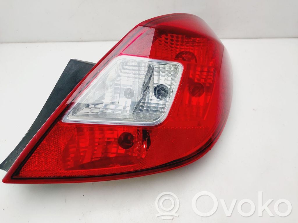 Opel Corsa D Lampă spate în caroserie 