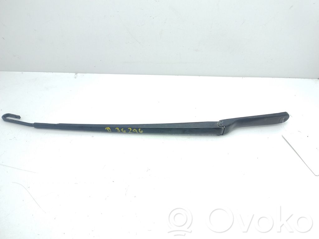 BMW X5 E53 Front wiper blade arm 