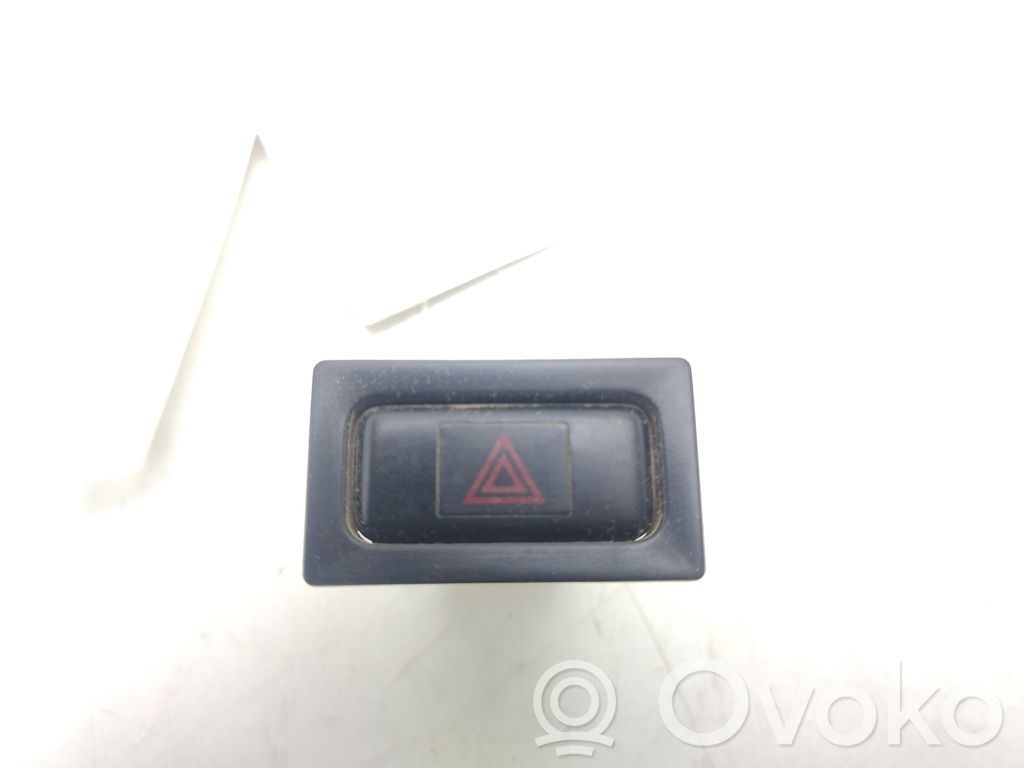 Botón interruptor de luz de peligro   B89CS789