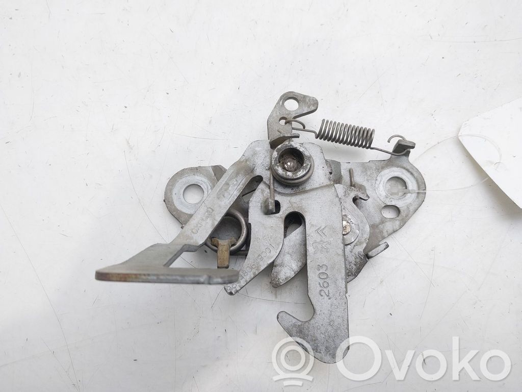 Peugeot Partner Tie down hook / loop 