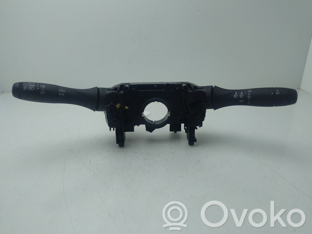 Dacia Duster II Interruptores/botones de la columna de dirección 