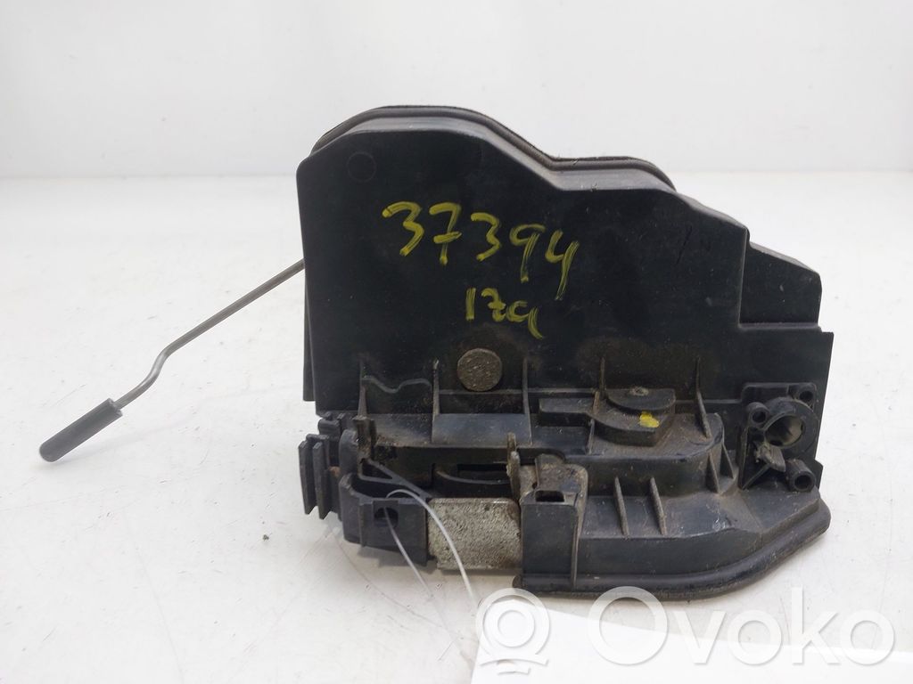 Zamek drzwi przednich   7167071