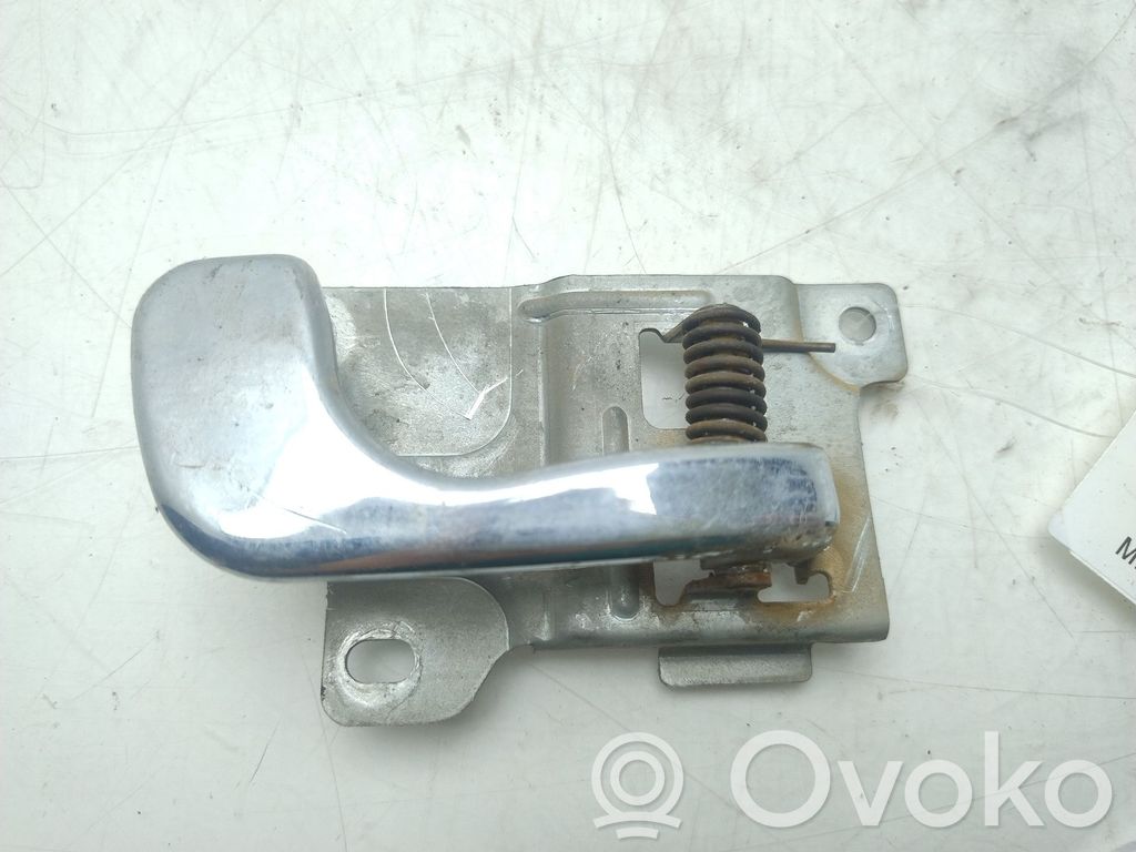 Mitsubishi Montero Manecilla interna puerta delantera 