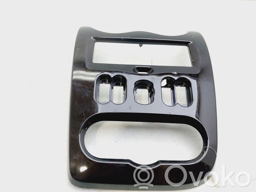 Dacia Duster Center console 