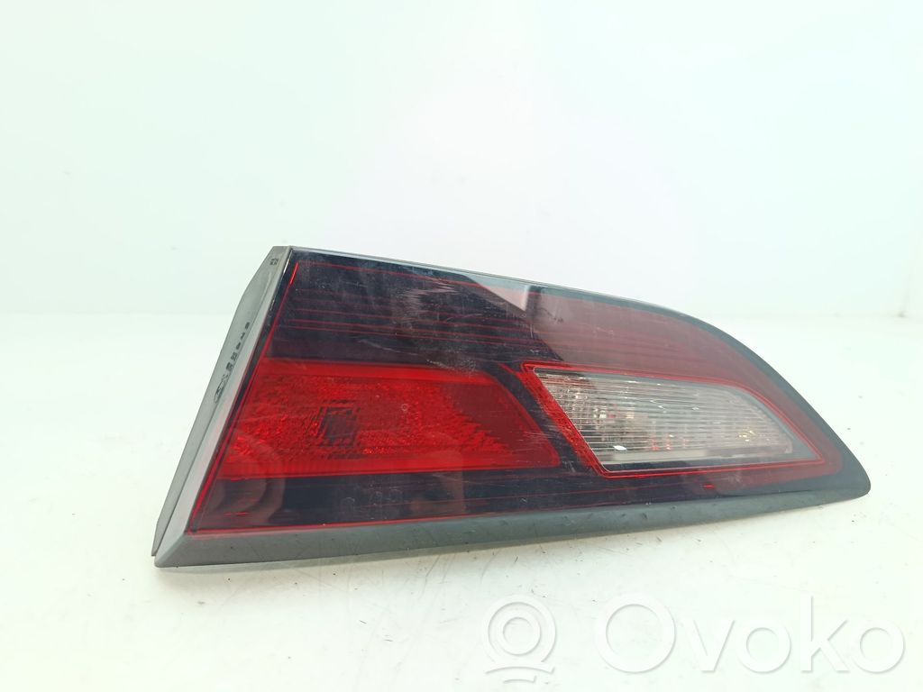 Opel Astra K Lampy tylnej klapy bagażnika 