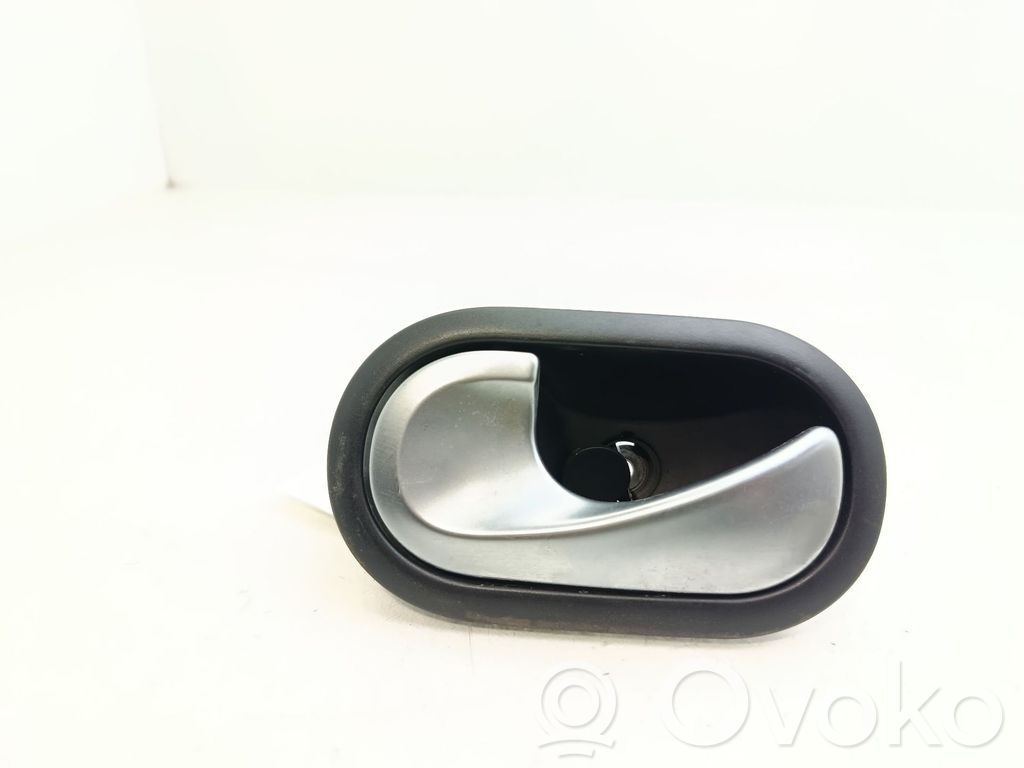 Renault Clio III Manecilla interna puerta trasera 