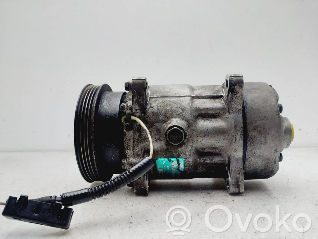 Renault Megane I Air conditioning (A/C) compressor (pump) 