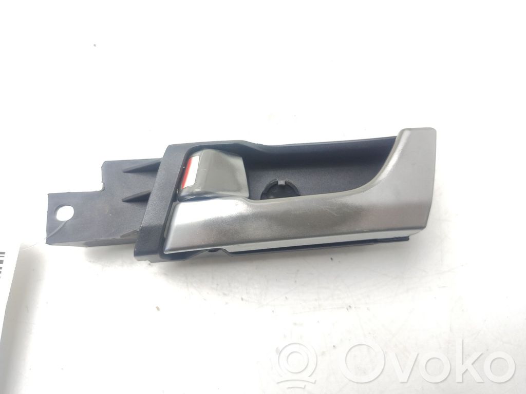 Chevrolet Captiva Front door interior handle 