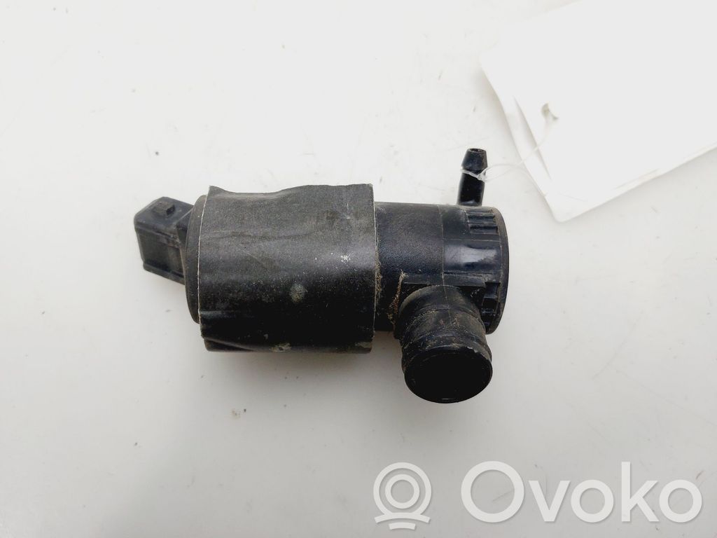 Windscreen/windshield washer pump   93BB17K624AA