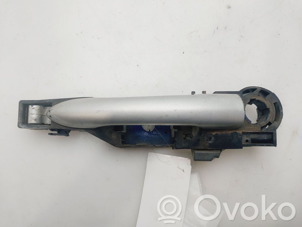 Renault Clio III Manecilla externa puerta trasera 