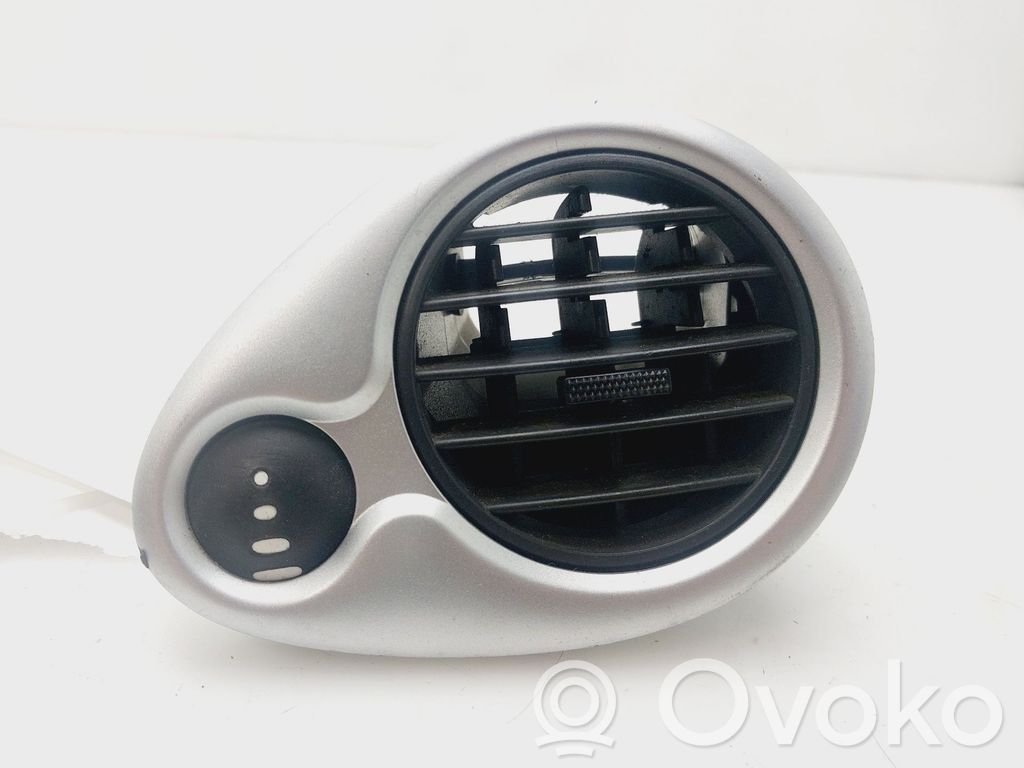 Renault Clio III Rejilla de ventilación central del panel 
