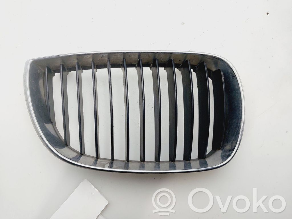 Grille de calandre avant   51137077130