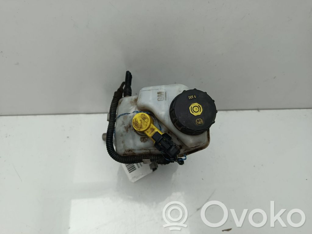 Opel Astra J Pääjarrusylinteri 