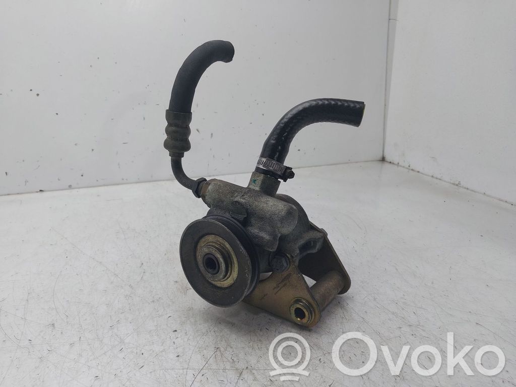 Peugeot 205 Ohjaustehostimen pumppu 