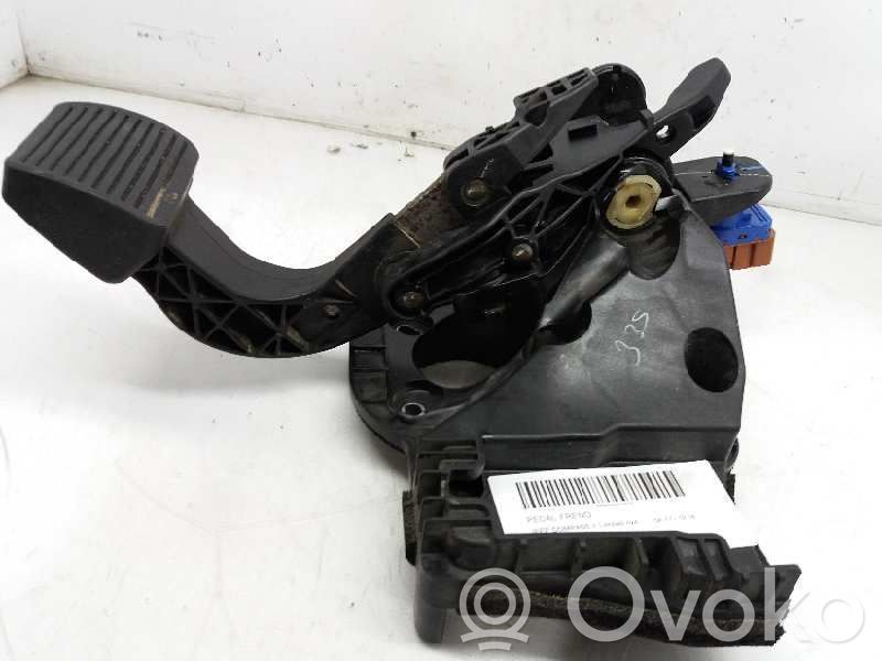 Pedal de freno   68319938AA