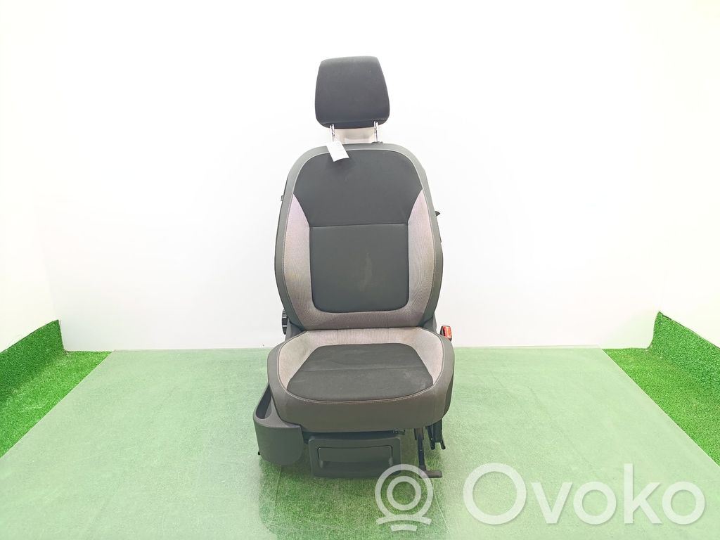 Skoda Fabia Mk3 (NJ) Etumatkustajan istuin 