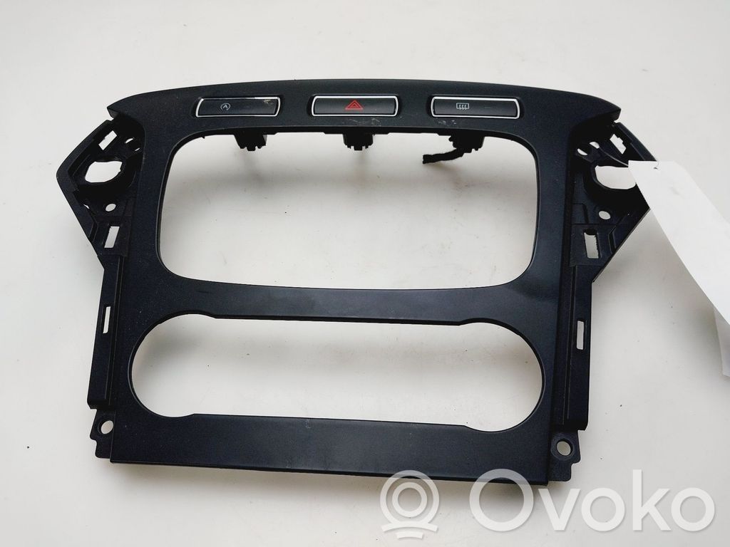 Ford Mondeo MK IV Consola central 