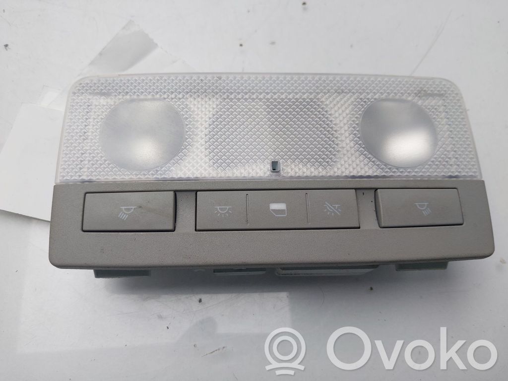 Opel Astra J Etuistuimen valo 