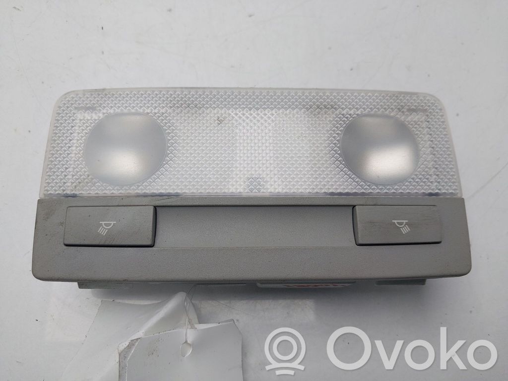 Opel Astra J Etuistuimen valo 