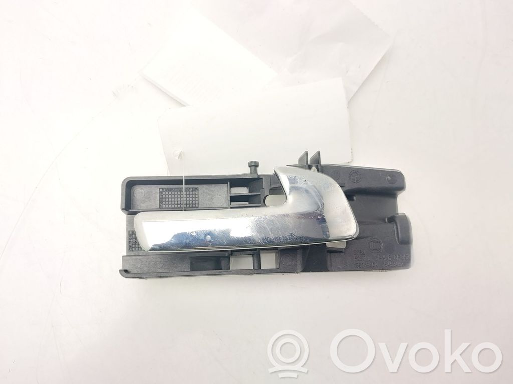 Manecilla interna puerta trasera   156043462
