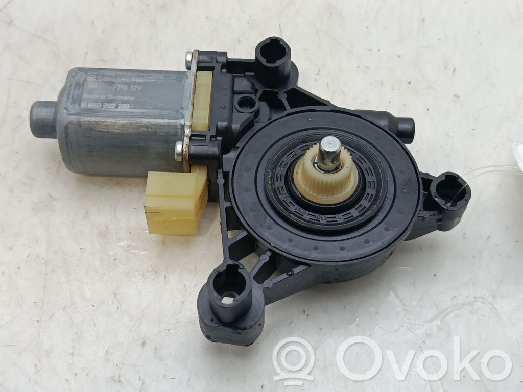 Audi A3 S3 8V Silnik regulatora szyby drzwi przednich 