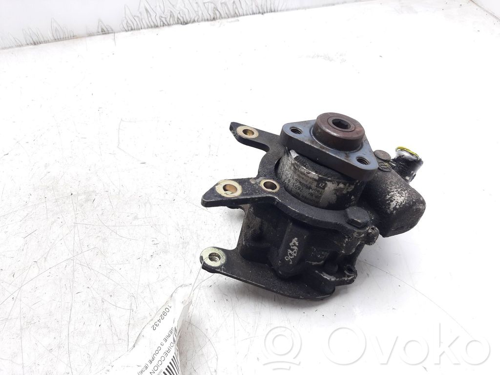 BMW 3 E36 Power steering pump 