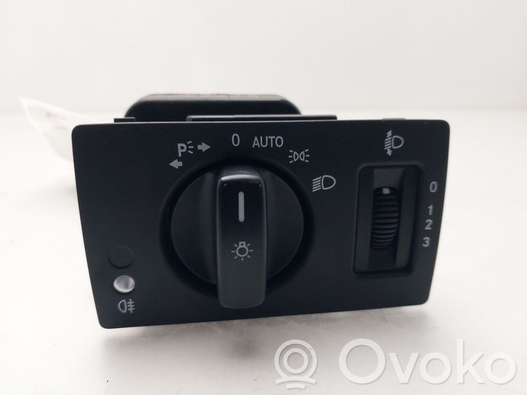 Comutator lumini   1695452304