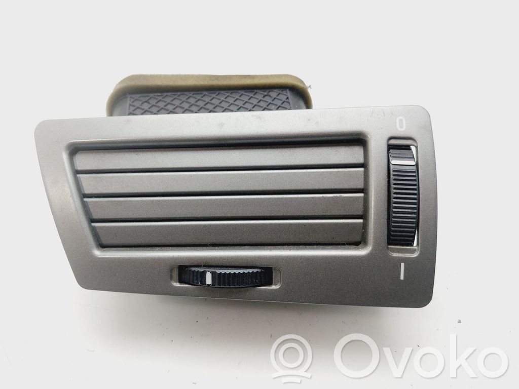 BMW 7 E65 E66 Centrinės oro grotelės 
