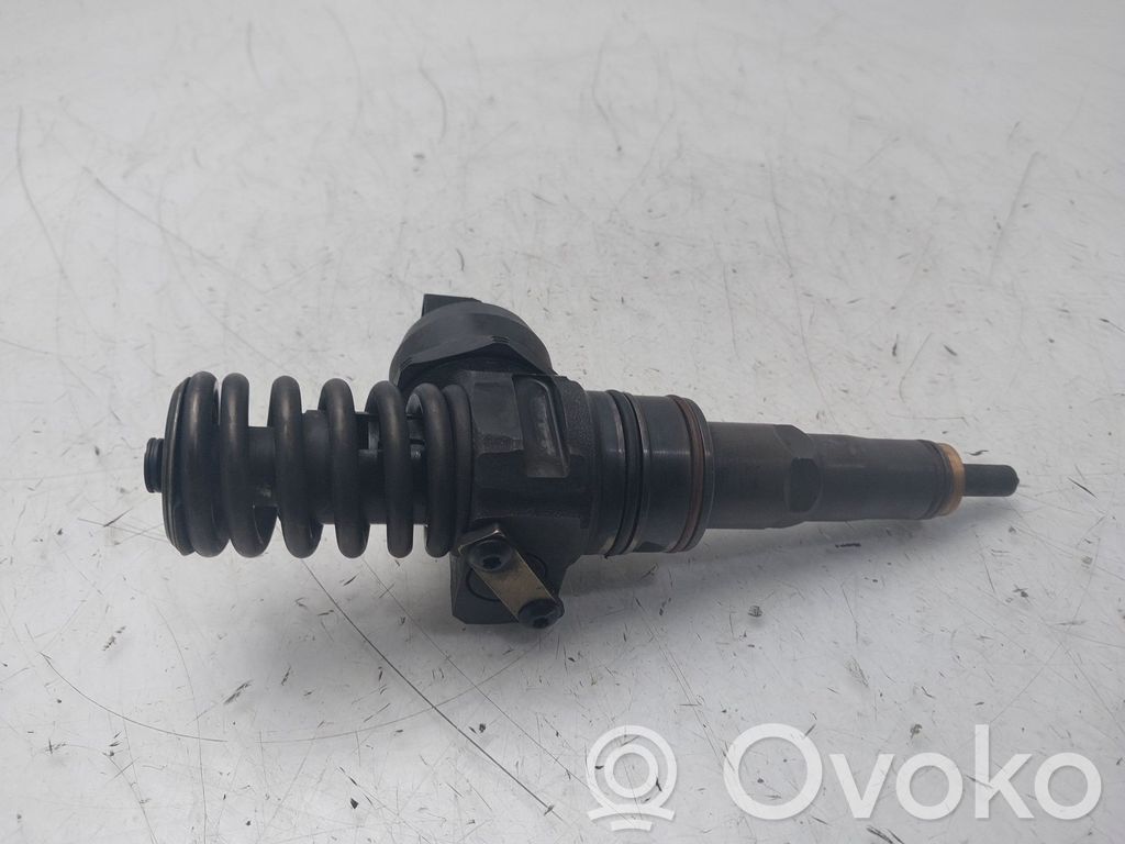 Inyector de combustible   038130073AJ