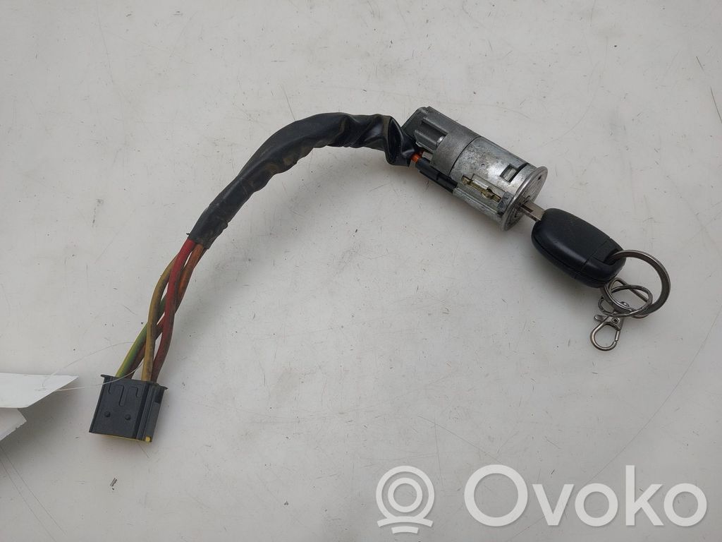 Renault Clio II Užvedimo spynelė 