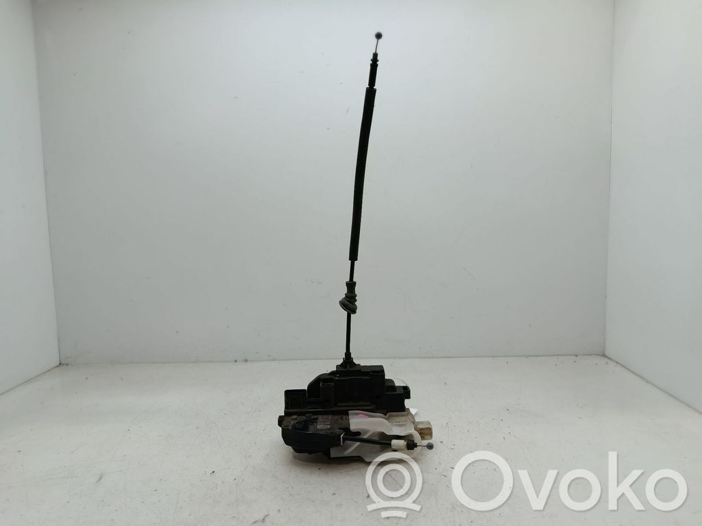 Priekšpusē slēdzene   813101H000