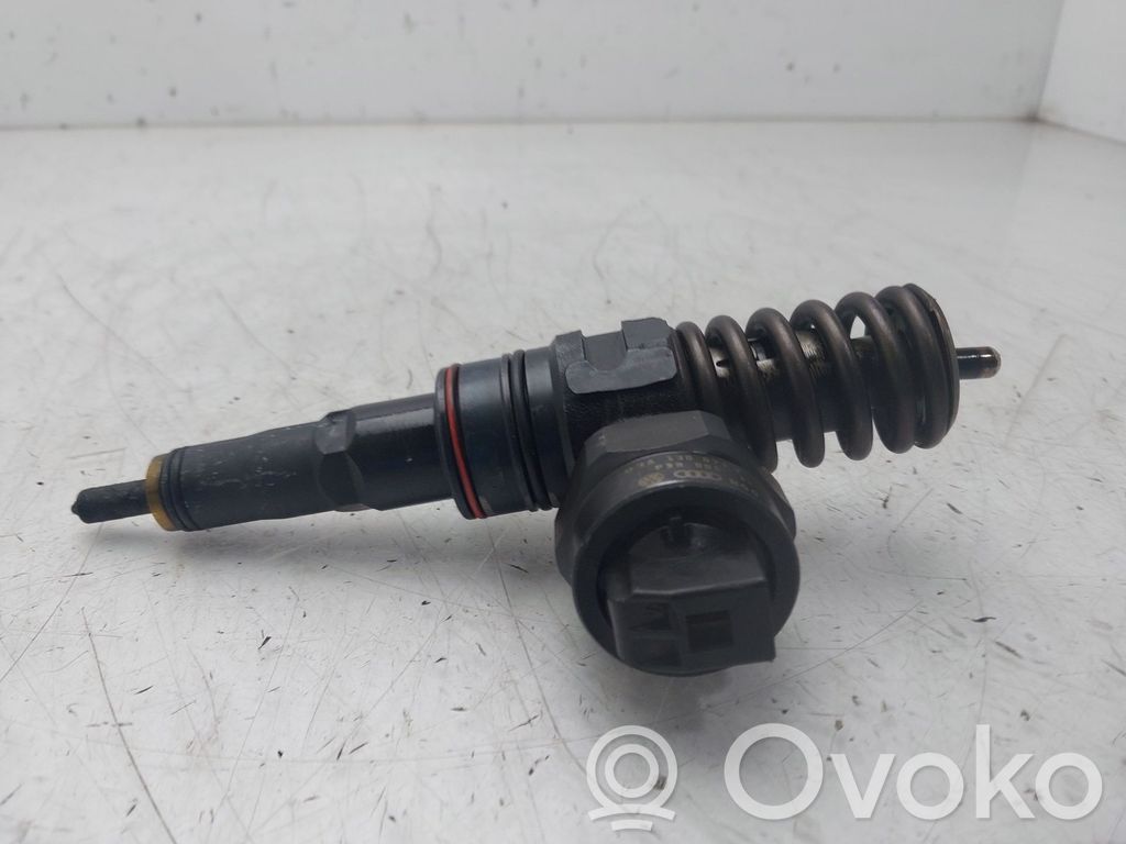 Inyector de combustible   038130073F