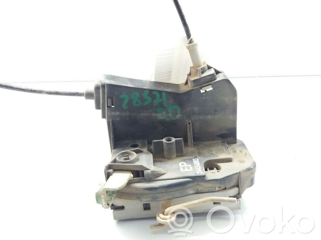 Opel Corsa C Priekšpusē slēdzene 