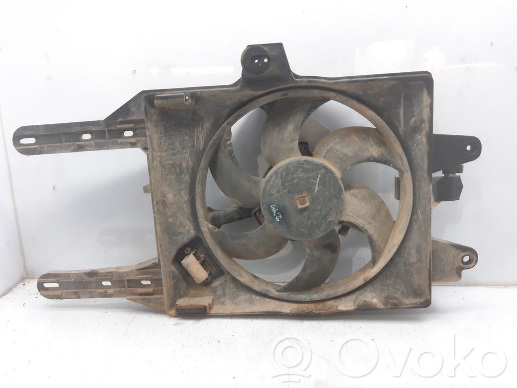 Fiat Punto (176) Elektryczny wentylator chłodnicy 
