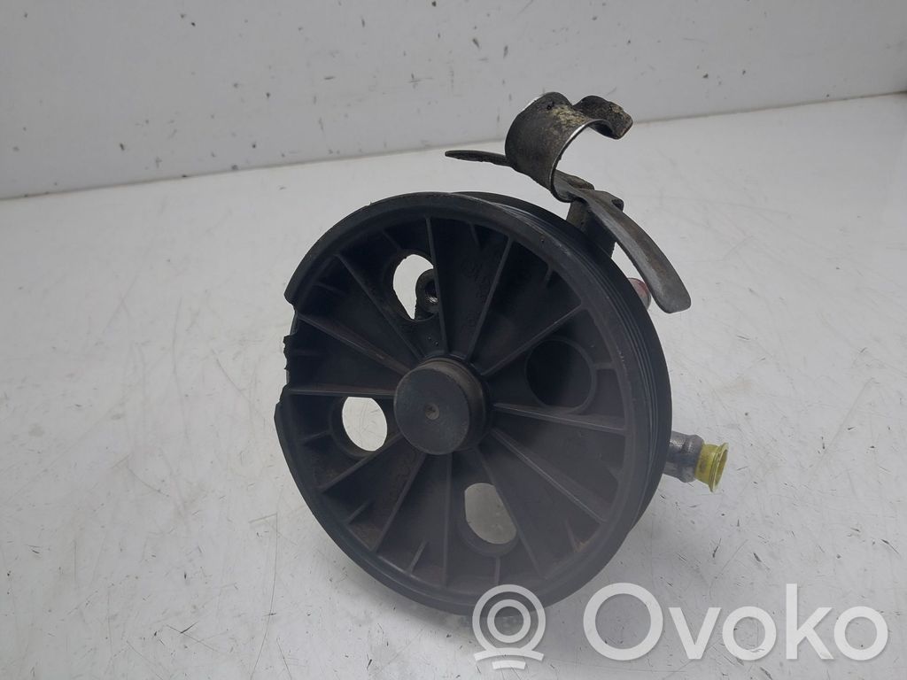 Ohjaustehostimen pumppu   8683376