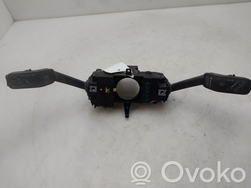 Seat Toledo IV (NH) Interruptores/botones de la columna de dirección 