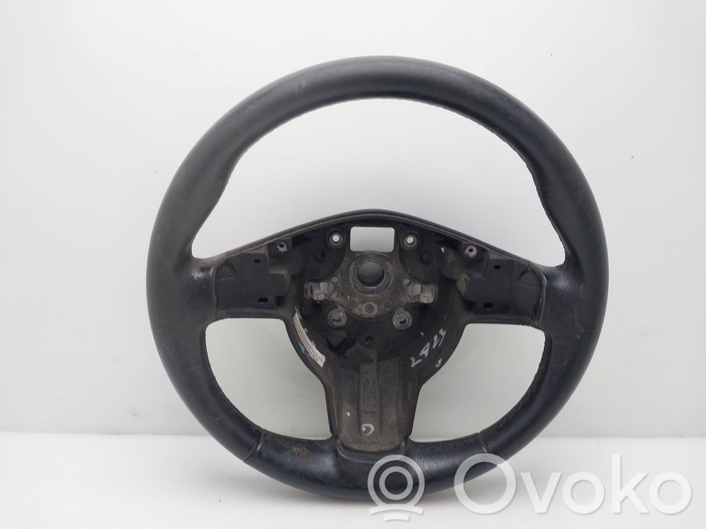 Ohjauspyörä   5P0419091B