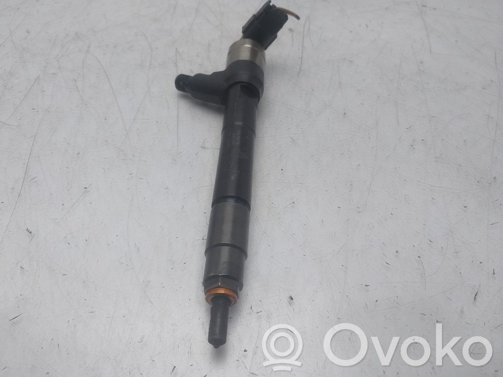 Opel Astra J Wtryskiwacz paliwa 