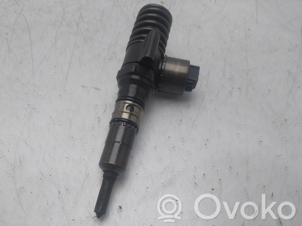 Volkswagen Golf V Injector combustibil 