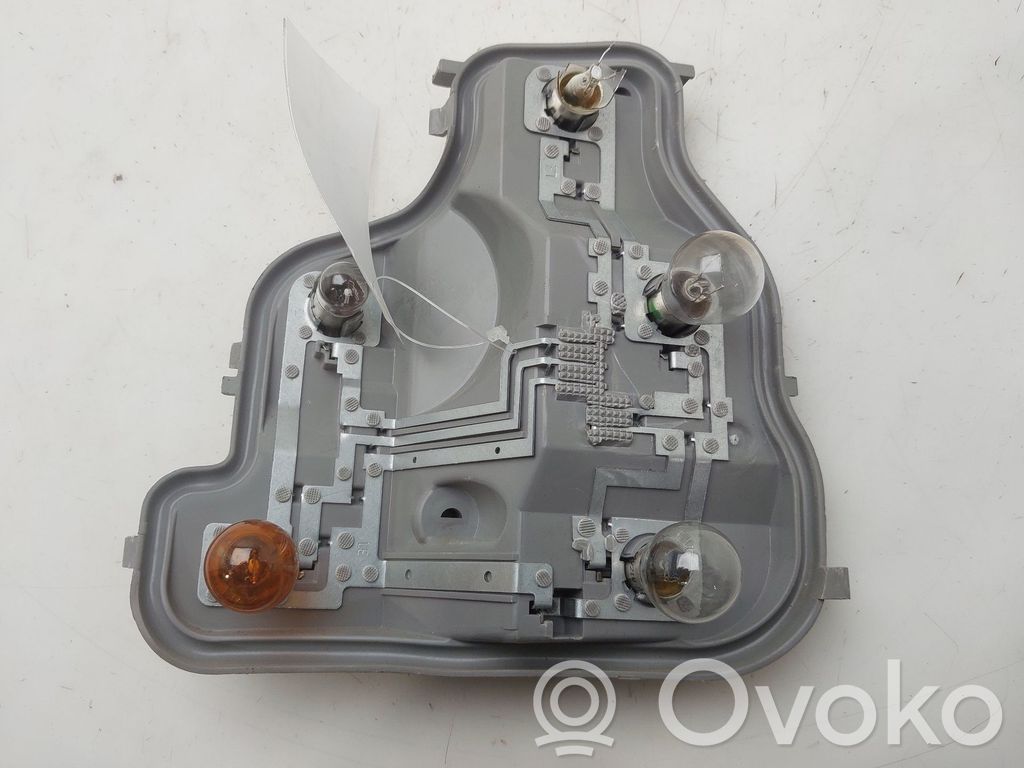 Opel Astra H Takavalon polttimon suojan pidike 