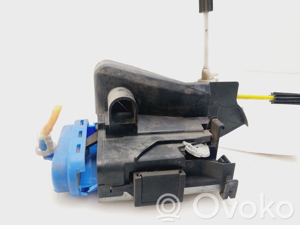 Audi A4 S4 B5 8D Takaoven lukko