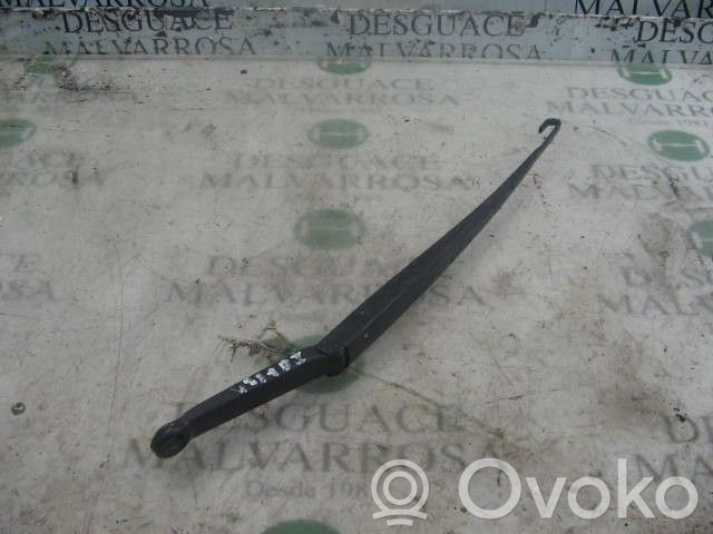 Etupyyhkimen sulan varsi