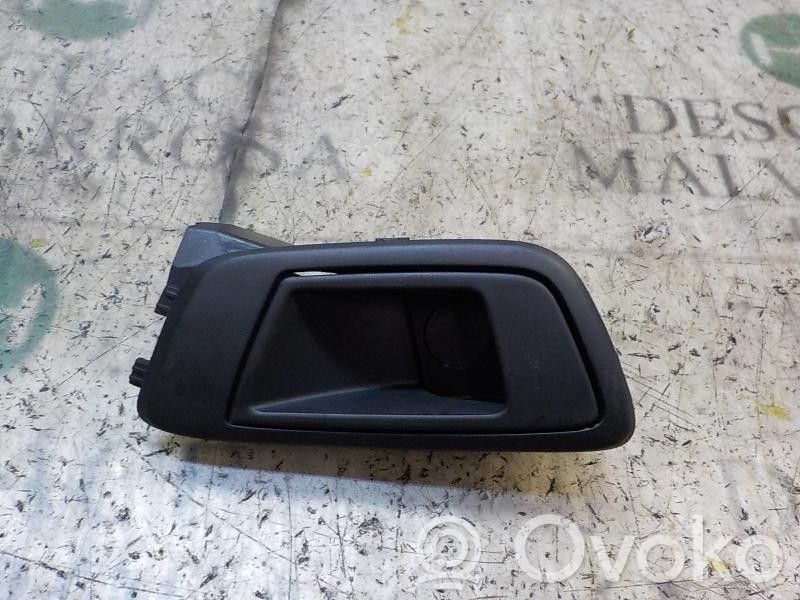 Manecilla interna puerta trasera   1579282