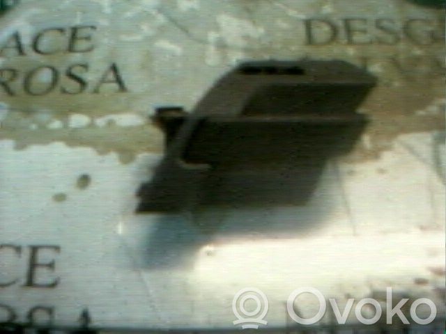 Manecilla interna puerta delantera